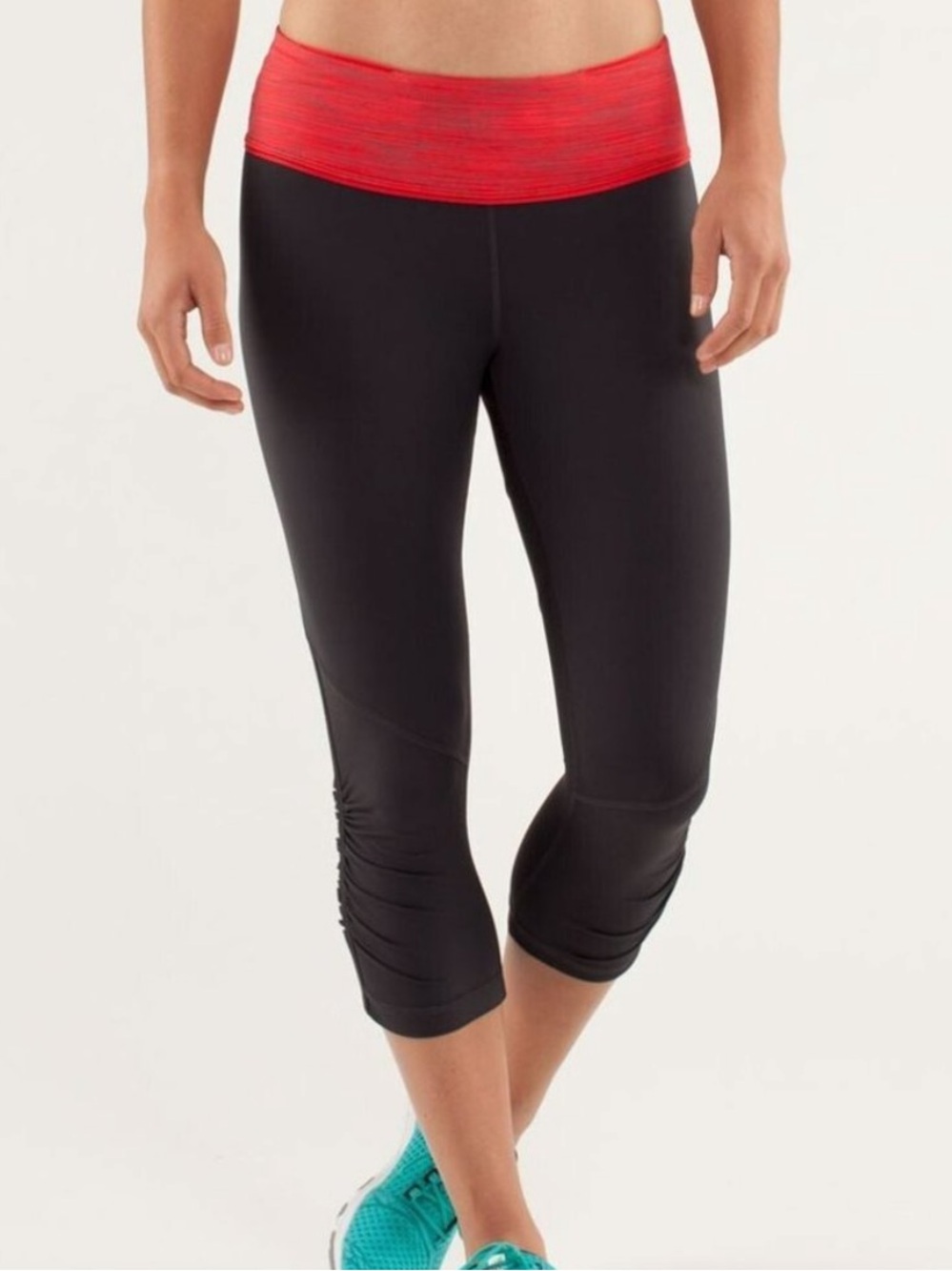 Lululemon Run For Your Life Crops in the Deep Coral size 4